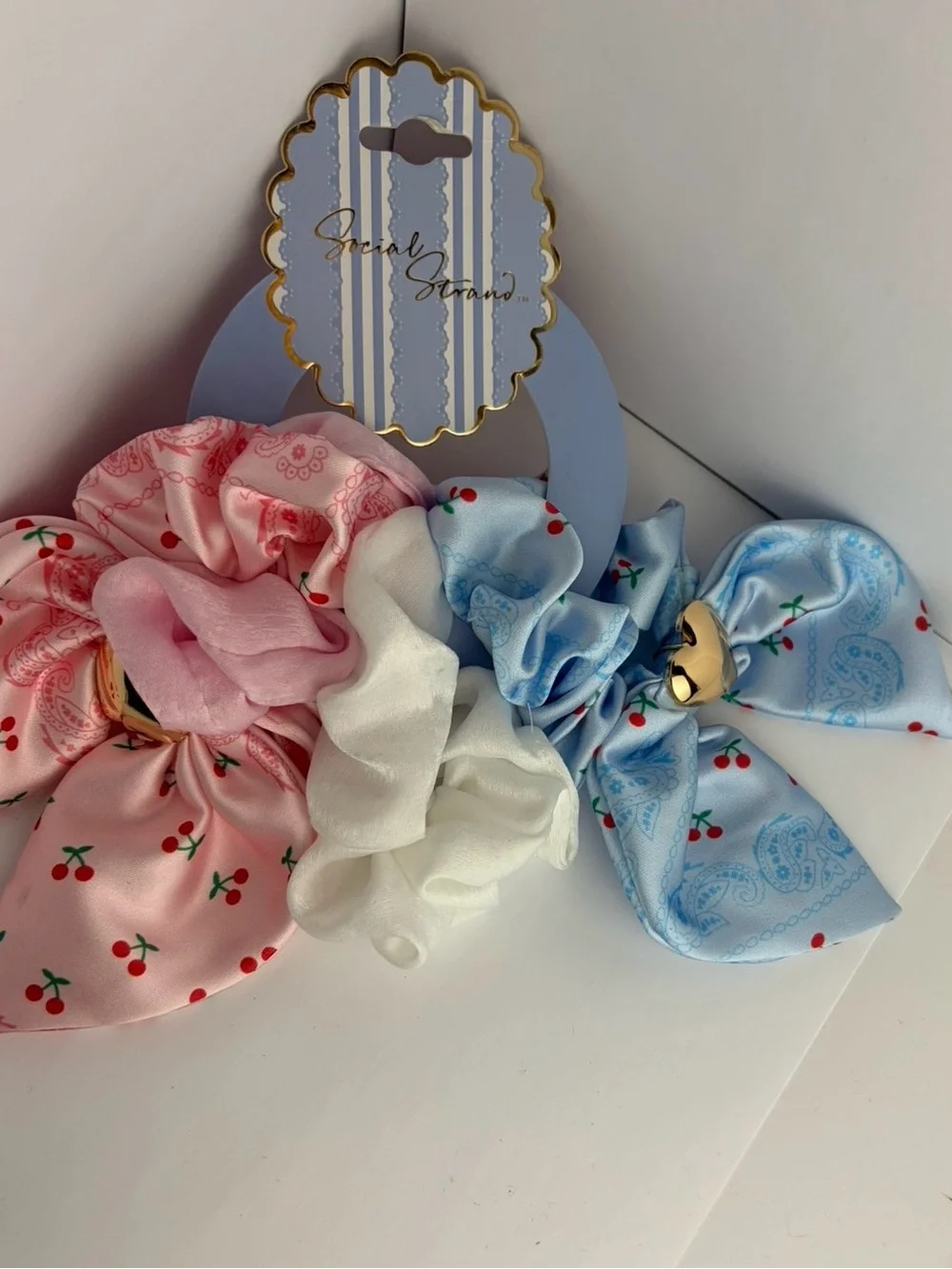 NWT ⚜️🩵💖⚜️ Social Strand Beautiful Scrunchies Hair Ties Set of 3